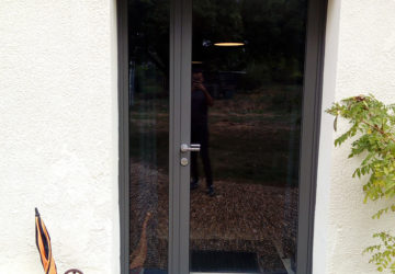 pose porte d'entrée vitrée Angers : entreprise de menuiserie les ateliers michel